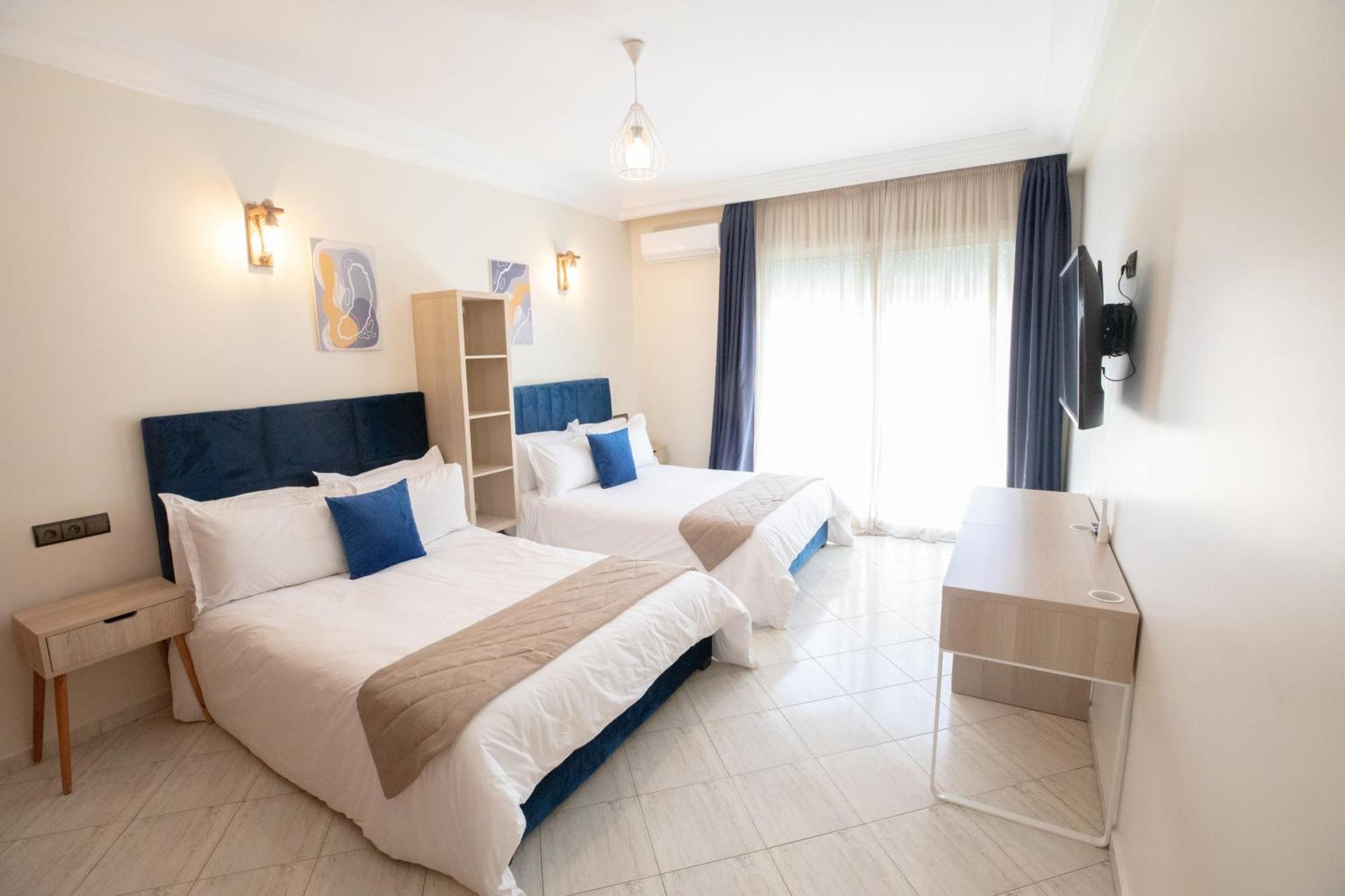 3 Lovely Bedrooms And Balcony In *